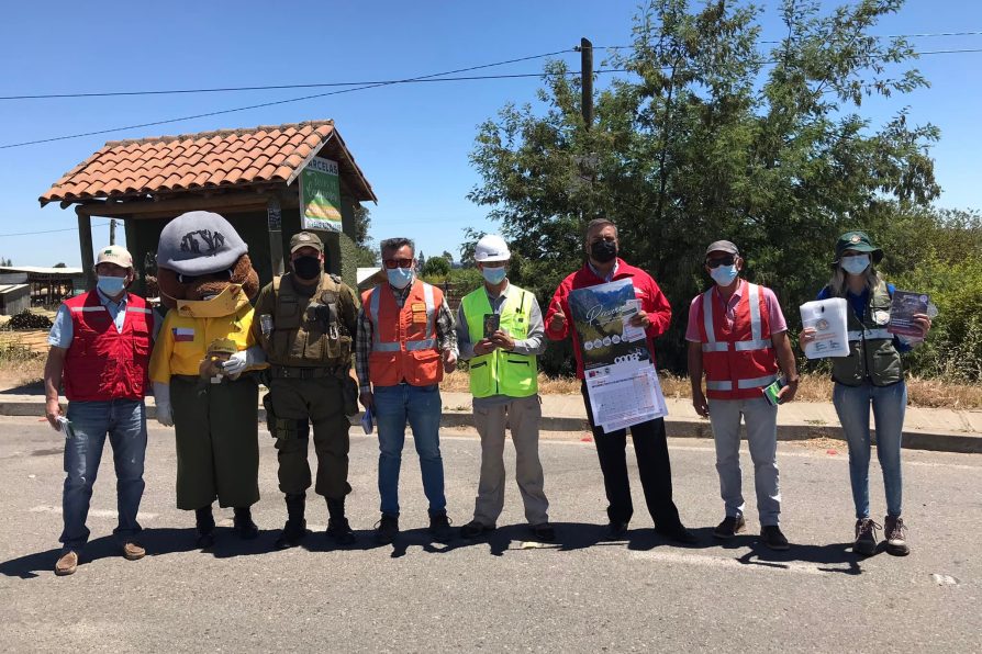 Cauquenes: Mesa Forestal entrega en Ruta Los Conquistadores  recomendaciones  a automovilistas para prevenir incendios