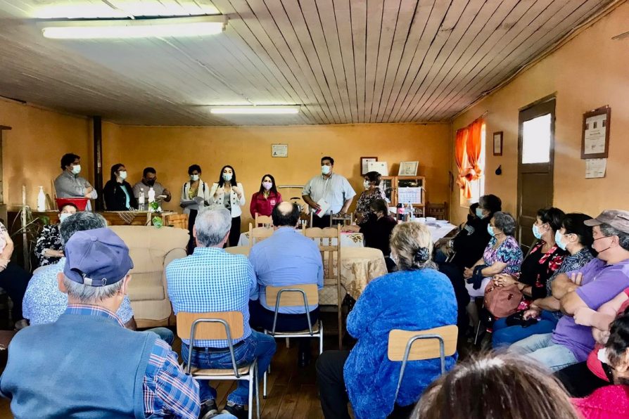 Delegado Presidencial  se reúne con vecinos de población Santa Sofía de Cauquenes