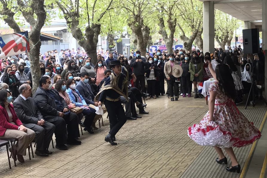 <strong>FIESTA DE LA CHILENIDAD REALIZA LICEO CLAUDINA URRUTIA DE CAUQUENES</strong>