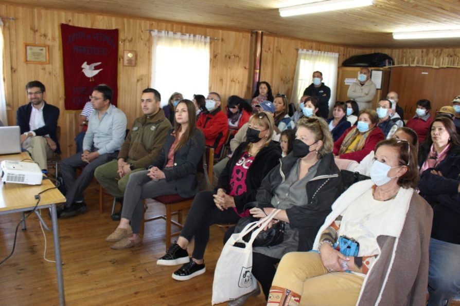 PELLUHUE: EN REUNIÓN DE JUNTA DE VECINOS MARISCADERO Y CALETA BLANCA ABORDAN MATERIAS DE SEGURIDAD PÚBLICA