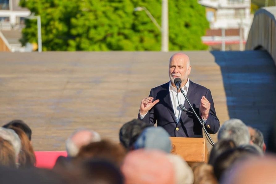 INAUGURAN OBRAS DE LA PLAZA COSTANERA DE CURANIPE EN PELLUHUE