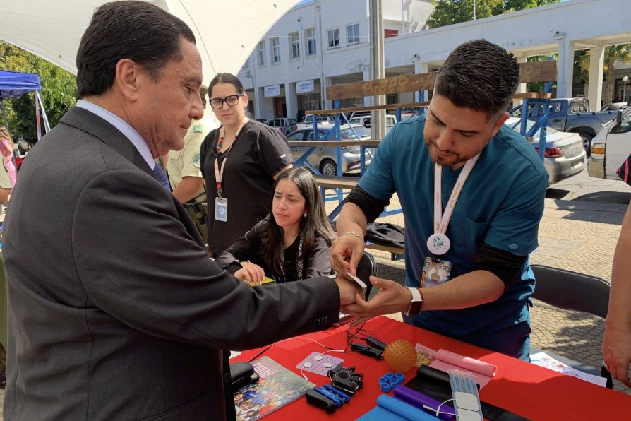 CAUQUENES CONMEMORÓ EL DÍA MUNDIAL DE LA SALUD CON FERIA Y ACTO EN PLAZA DE ARMAS