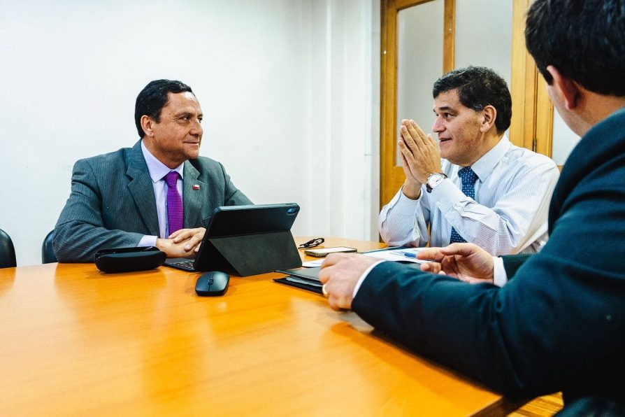 DELEGADO PRESIDENCIAL DE CAUQUENES PARTICIPA EN REUNIÓN DE COORDINACIÓN CON AUTORIDADES DE GOBIERNO EN TALCA
