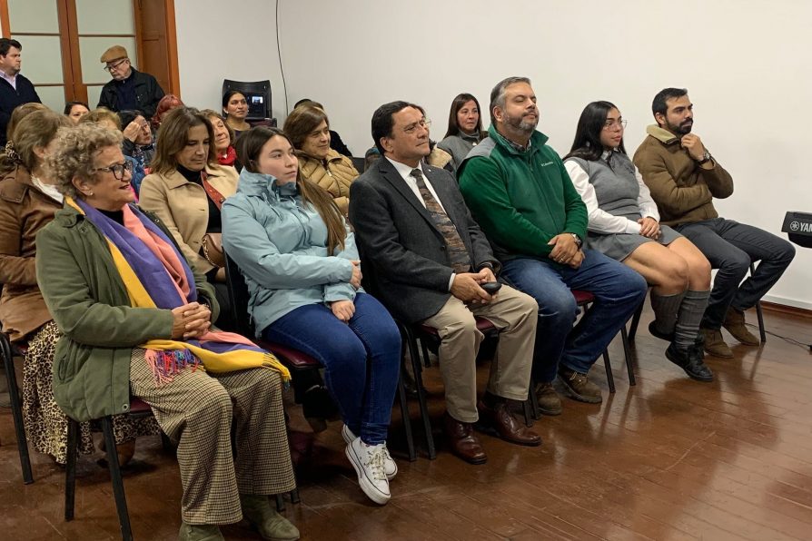 EN CAUQUENES LANZAN SEGUNDA EDICIÓN DEL LIBRO “MADRUGADA DE LUNA LLENA”