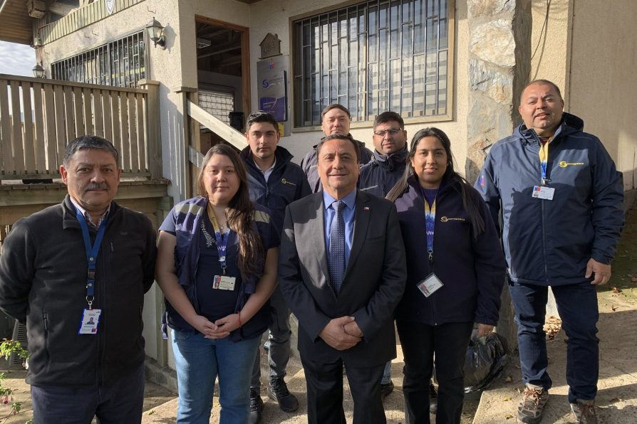 DELEGADO PRESIDENCIAL DE CAUQUENES VISITA DEPENDENCIAS DE SERNAPESCA EN PELLUHUE