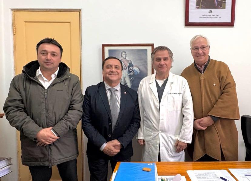 DELEGADO PRESIDENCIAL Y PARLAMENTARIOS SE REÚNEN CON DIRECTOR DEL HOSPITAL DE CAUQUENES PARA ABORDAR DESAFÍOS EN SALUD