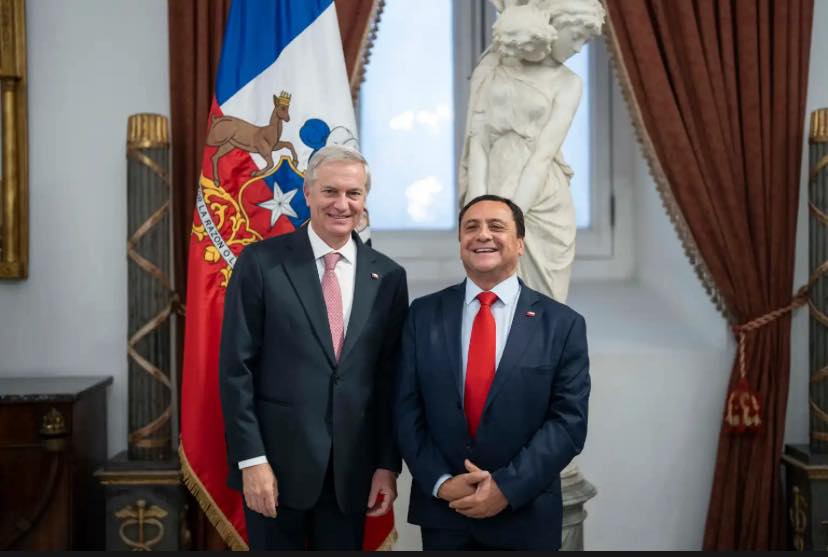DELEGADO PRESIDENCIAL DE CAUQUENES SE REÚNE CON EL PRESIDENTE JOSÉ ANTONIO KAST EN ENCUENTRO NACIONAL DE DELEGADOS