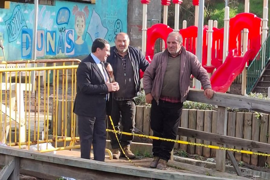 DELEGADO PRESIDENCIAL SIMÓN RECABAL INSPECCIONÓ DAÑOS EN ACCESO A VILLA LAS DUNAS DE CURANIPE Y GESTIONA SOLUCIÓN CON EL MOP
