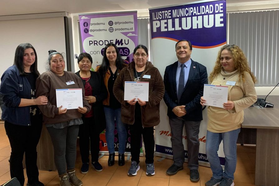 MUJERES DE PELLUHUE FINALIZAN TALLER “JUNTAS CRECEMOS” CON CERTIFICACIÓN
