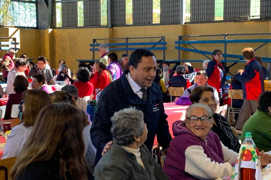 DELEGADO PRESIDENCIAL PARTICIPA EN MATEADA DE ADULTOS MAYORES POR LOS 142 AÑOS DEL BARRIO ESTACIÓN DE CAUQUENES