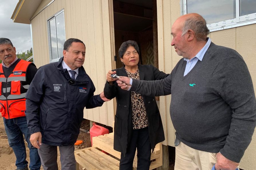 GOBIERNO ENTREGA VIVIENDA DE EMERGENCIA A VECINO DE PELLUHUE AFECTADO POR INCENDIO
