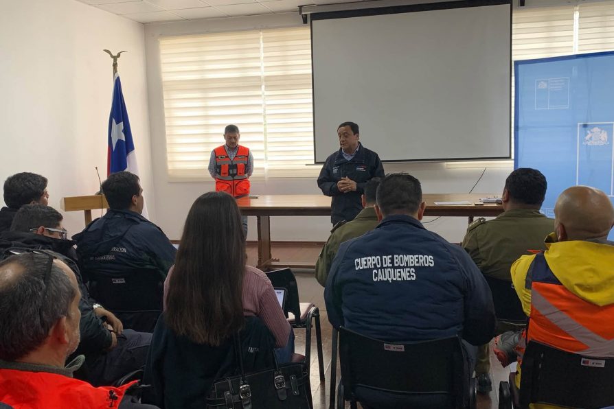 MESA FORESTAL DE CAUQUENES REFUERZA COORDINACIÓN Y PREVENCIÓN ANTE EL RIESGO DE INCENDIOS FORESTALES